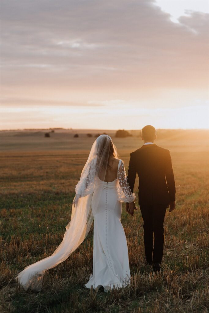 Farm wedding, sunset wedding day portraits inspiration 