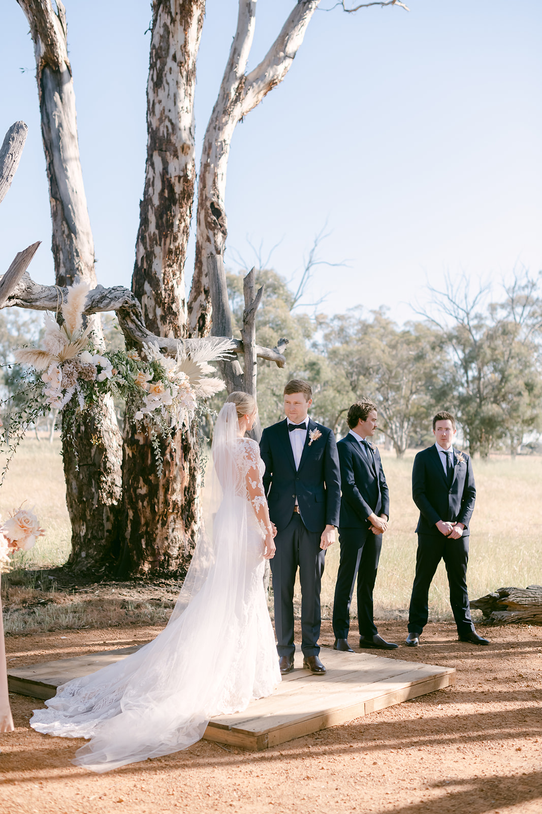 Perth and Wheatbelt wedding photographer. Editorial, documentary wedding photos by Bird on the wall Photography at Barton Park events