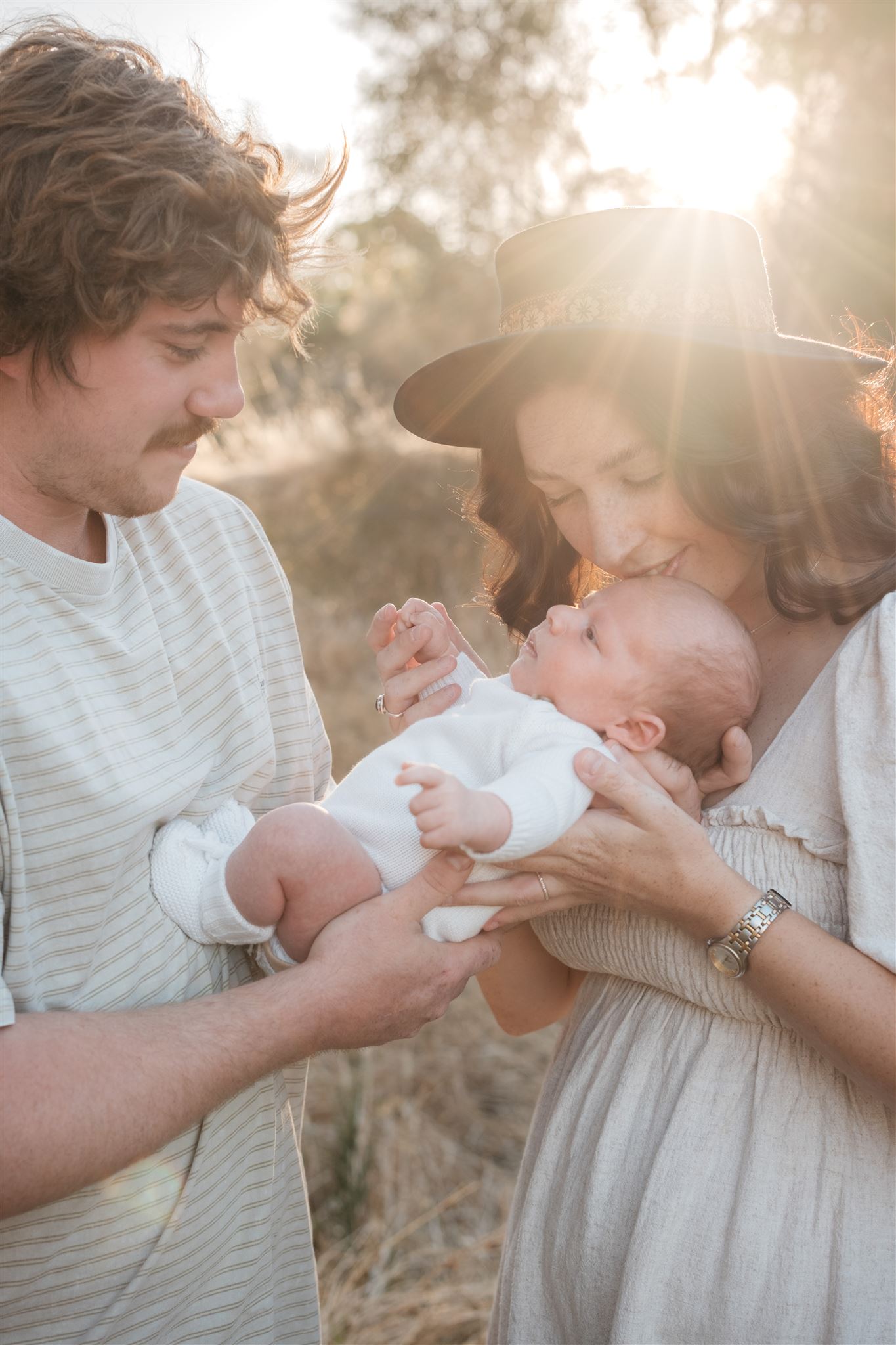 Newborn photoshoot outdoor in golden light.